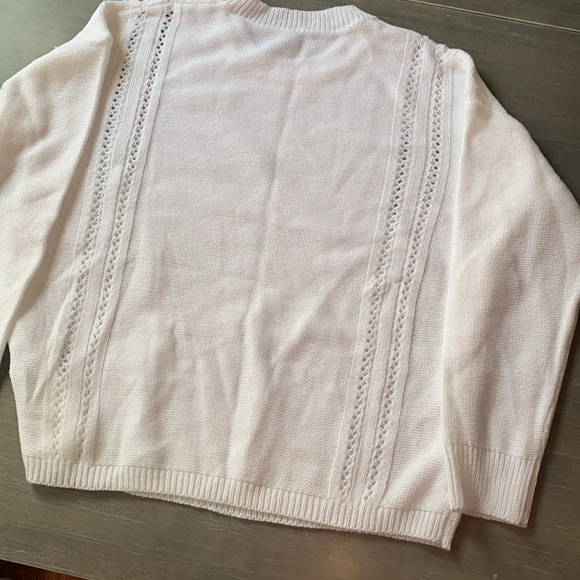 Soft white sweater - Picture 4 of 4